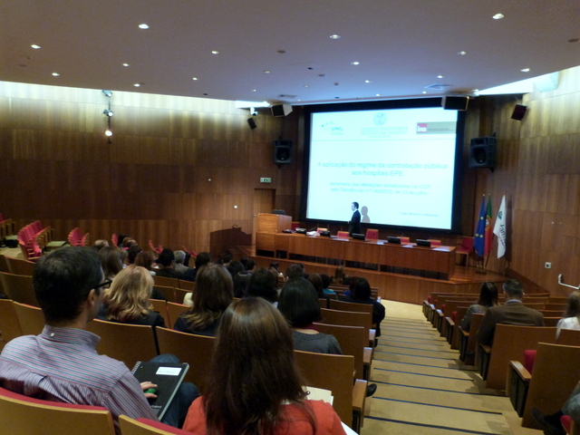 imagem da sala do auditório do Infarmed