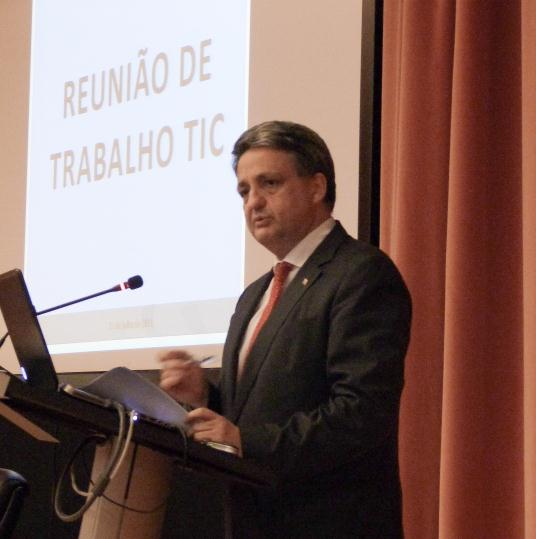 Reunião de trabalho na área das Tecnologias de Informação e Comunicação