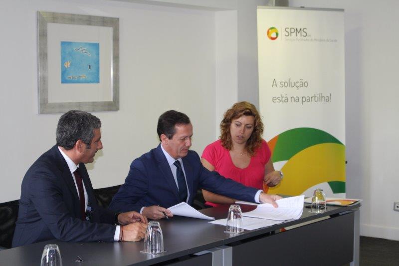 Vogal Executivo da SPMS, Artur Trindade Mimoso, Presidente da ACSS, Prof. Rui Ivo e representante da centro médico de Moscavide