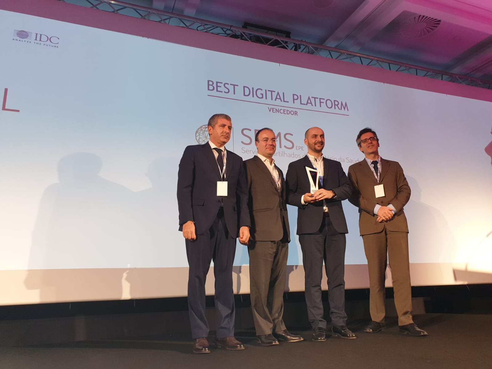 Projeto “Exames Sem Papel” recebe prémio “Portugal Digital Awards”