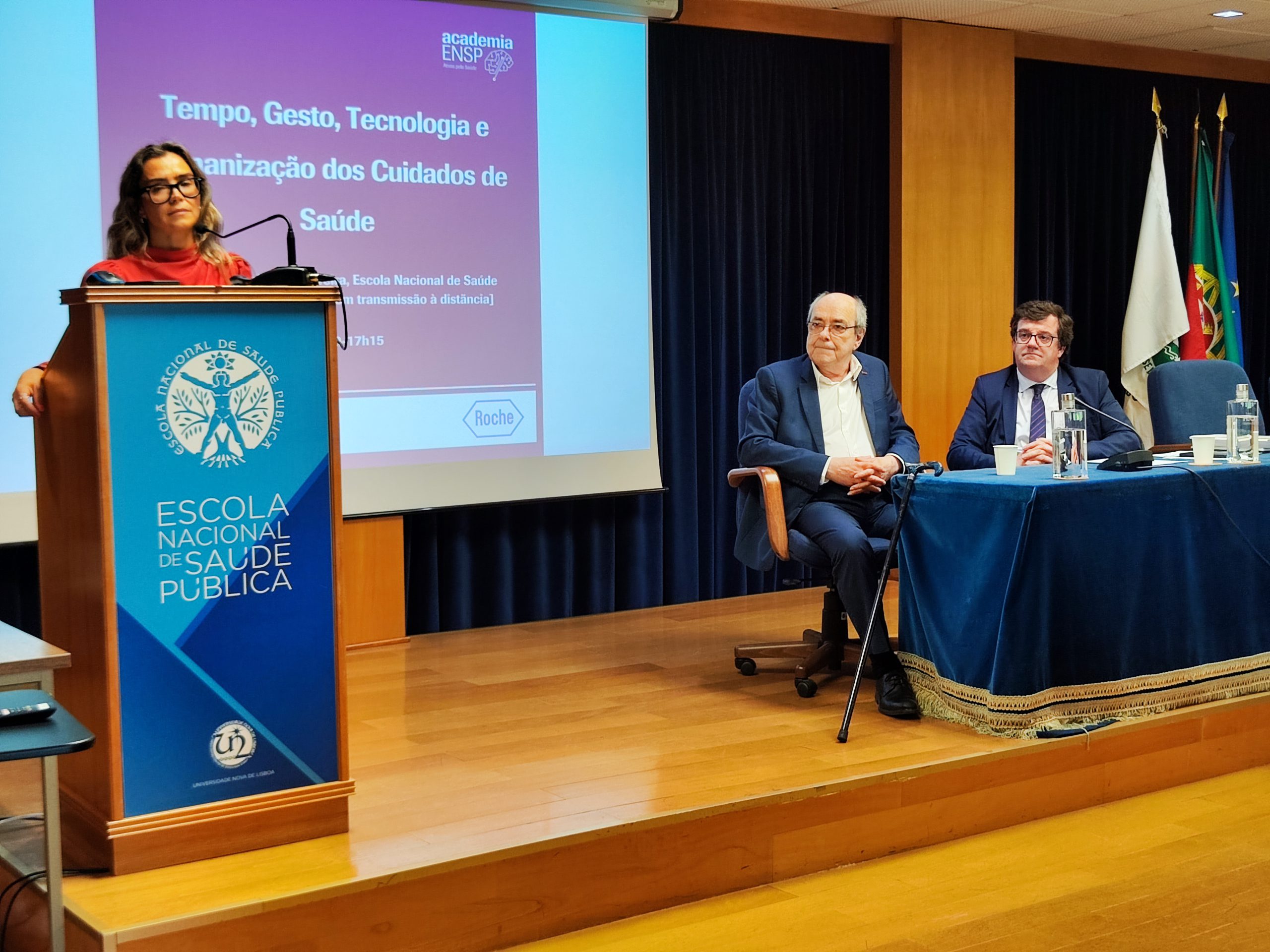 Debate sobre tecnologia e humanização dos cuidados de saúde com participação da SPMS